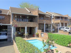 3 Bed Townhouse in Hayfields