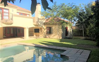 5 Bedroom House in Maroeladal