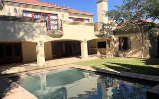 5 Bedroom House in Maroeladal