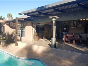 5 Bed House in Florauna