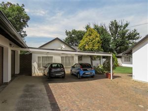 4 Bed House in Lombardy East