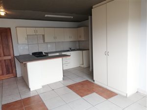 Studio Apartment in George South