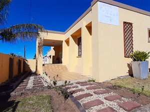 7 Bed House in Haven Hills