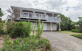 3 Bedroom House in Pezula Golf Estate