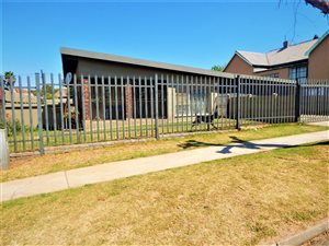 6 Bed House in Krugersdorp West