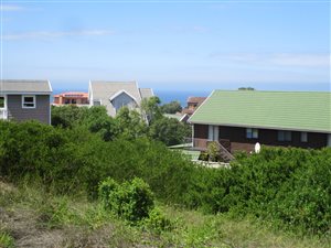 635 m² Land available in Hersham