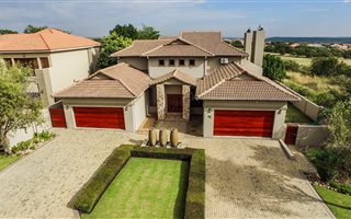 5 Bedroom House in Pebble Rock