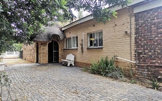 6 Bedroom House in Neserhof