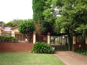 3 Bedroom Duet in Groenkloof