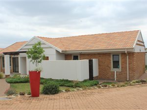 2 Bed House in Hazeldean (Silverlakes Surroundings)