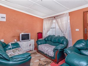 2 Bed House in Mofolo Central