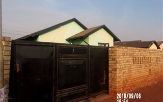 2 Bedroom House in Protea Glen