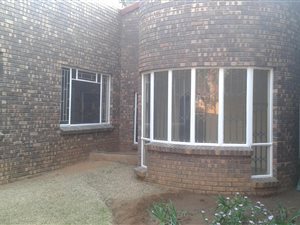 4 Bed House in Theresa Park