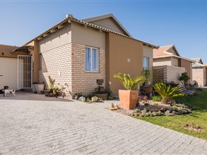 3 Bed Townhouse in Hansmoeskraal