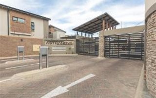 2 Bedroom Simplex in Farrarmere