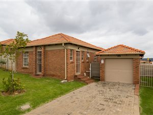 3 Bed House in Olievenhoutbosch