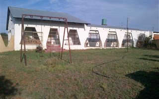 9 m² Smallholding in Leeukuil AH