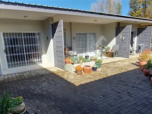 1 Bed Apartment in Brandwag