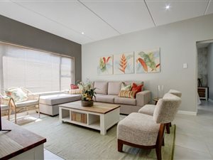 2 Bed Apartment in Die Hoewes