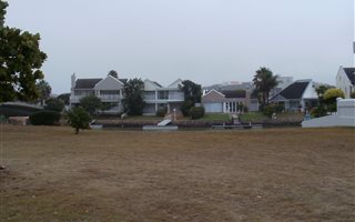 577 m² Land available in Royal Alfred Marina