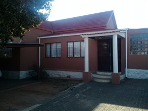 3 Bed House in Roodepoort Central