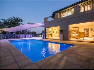 6 Bed House in Cornwall Hill