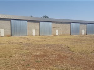 4.9 ha Farm in Rustenburg Central