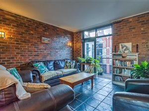 2 Bed Apartment in Onder Papegaaiberg