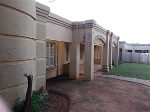 4 Bed House in Elandia
