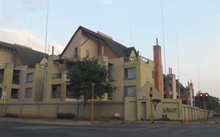 Bachelor apartment in Clubview
