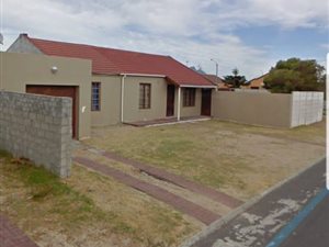 4 Bed House in Mitchells Plain