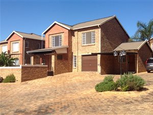 4 Bed Cluster in Ruimsig