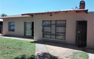 3 Bedroom House in Vanderbijlpark CW1