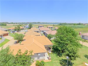 2 Bed House in Van Der Hoff Park