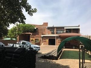 1215 m² Industrial space in Booysens