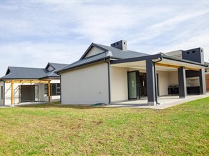 4 Bed House in Kraaibosch