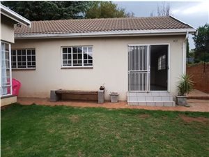 2 Bed Garden Cottage in Strubens Valley