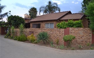 2 Bedroom Townhouse in Wilgeheuwel