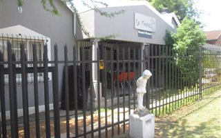 Commercial space in Parys