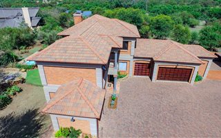 4 Bedroom House in Leeuwfontein