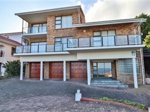 4 Bed House in Herolds Bay