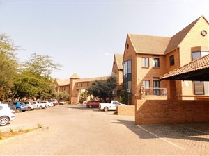146 m² Retail Space in Die Hoewes