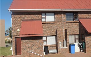 2 Bedroom Townhouse in Boggomsbaai