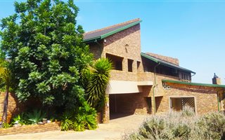 7 Bedroom House in Highveld