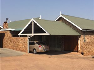 3 Bed House in Die Hoewes