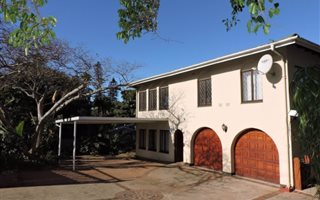 6 Bedroom House in Athlone Park