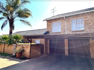 4 Bed Townhouse in Allens Nek