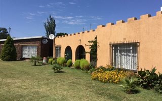 2 ha Farm in Mooilande