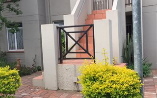 3 Bedroom Flat in Hillcrest Central