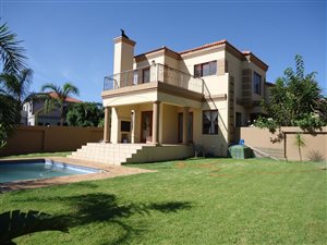 3 Bed House in Amorosa